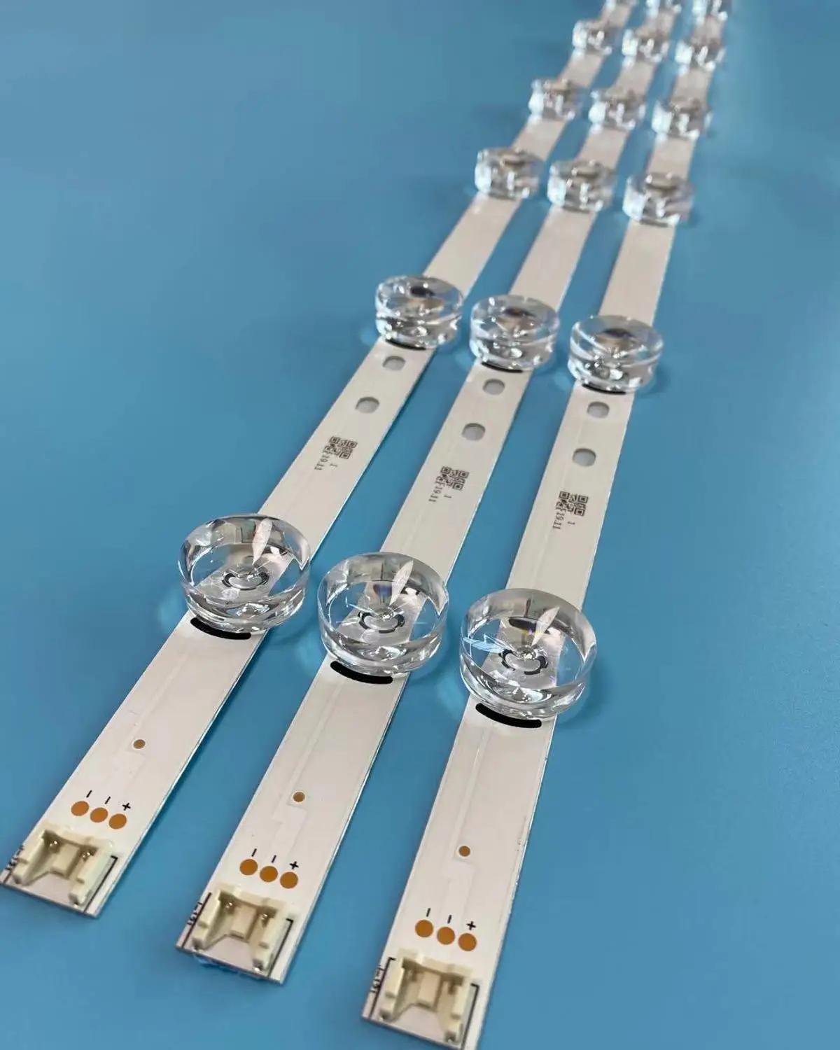 Светодиодная лента для подсветки телевизора светодиодная LG innotek drt 3 0 32 32LB561V ZC ZE