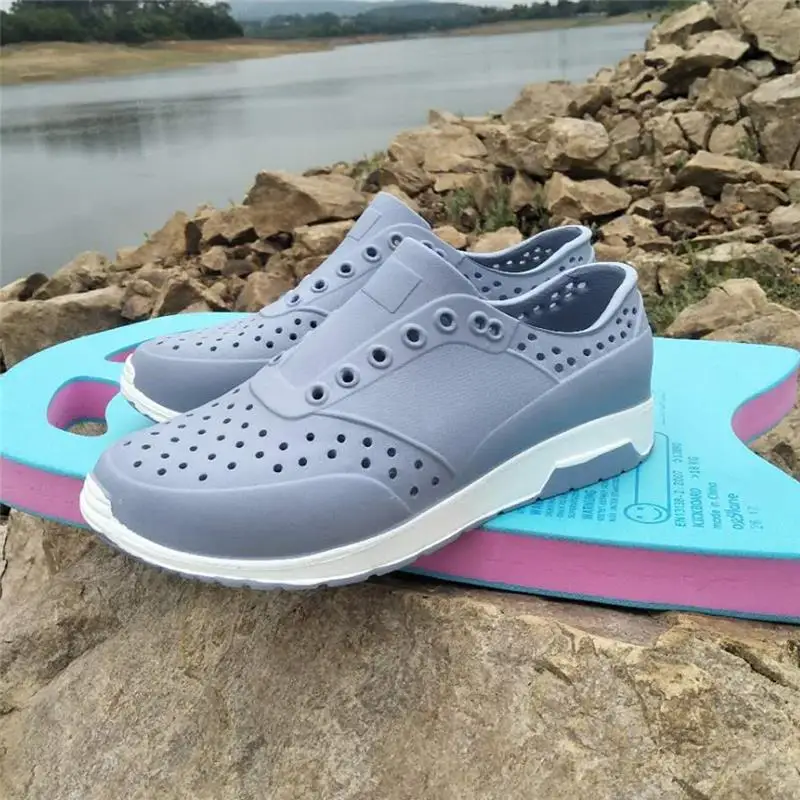 

HKXN 2020 Spring New Korean Men's Sandals Sports Hole Shoes Men Couple Beach Breathable Sandals Casual Non-slip Shoes Y2