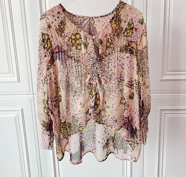 Шелковая блузка с цветочным принтом v образным вырезом оборками рукавами 3/4