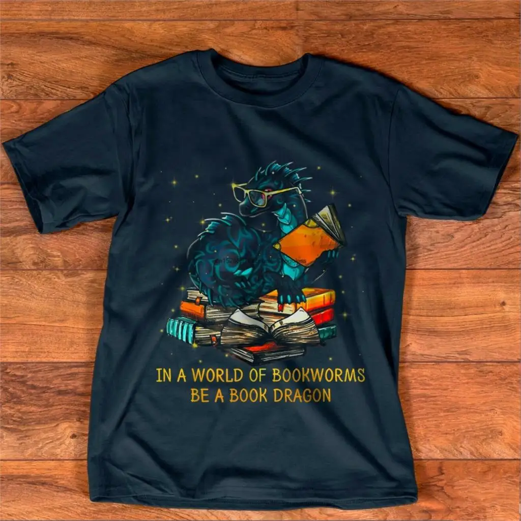 В мире книг червей быть книгой дракона футболка|Мужские футболки| |
