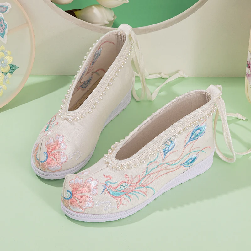 

Туфли на плоской подошве с вышивкой и бисером в китайском стиле