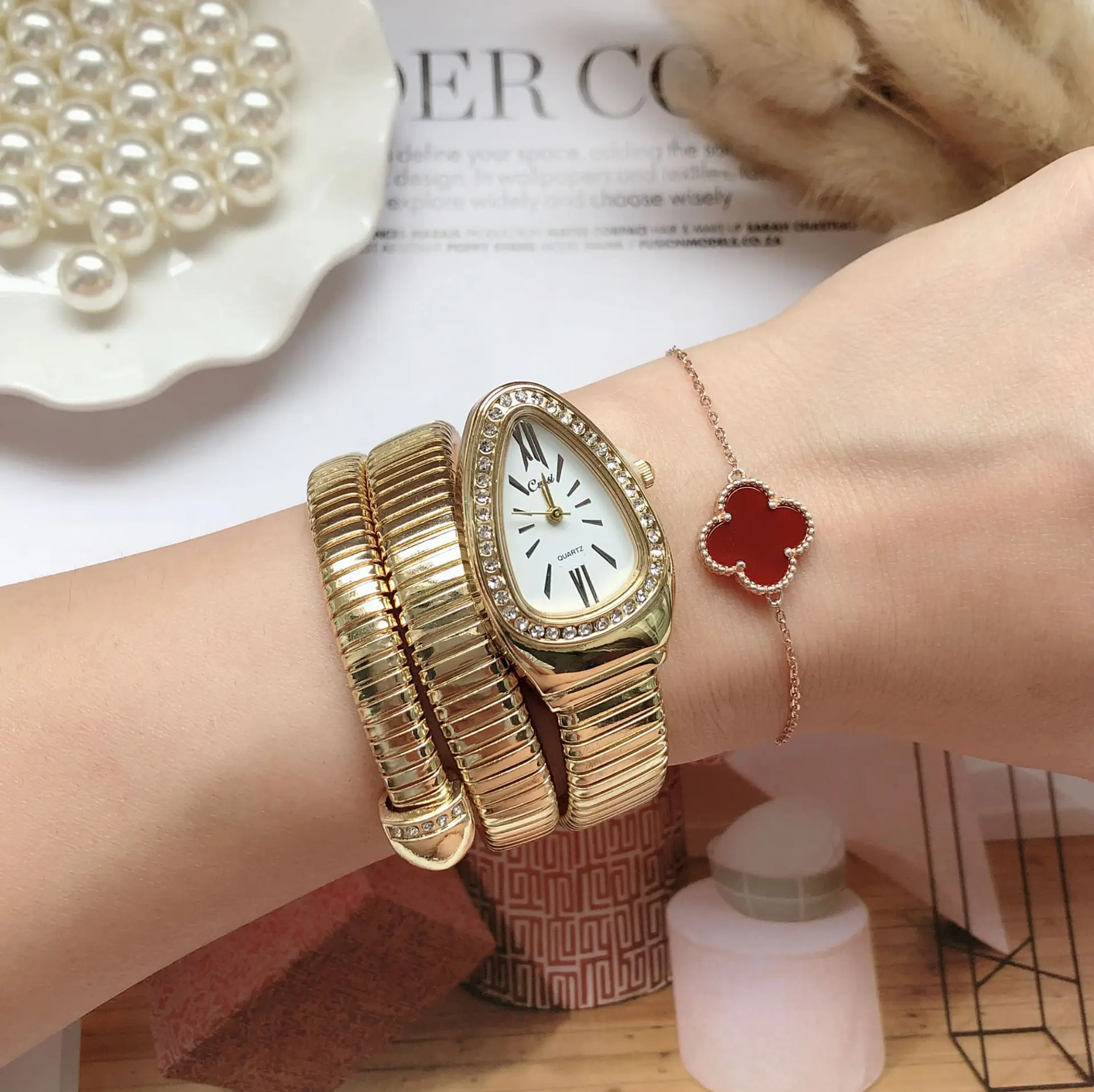 

Unique Snake Shaped Women Watches With Rhinestone Fashion Luxury Brand Ladies Watch Diamond Snake Bracelet Watch Women