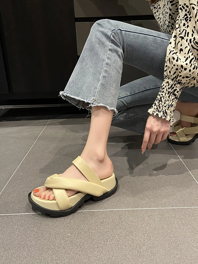 

Thick-Soled Solid Color Slippers Fashion Casual Ladies Beach Shoes Non-Slip Wear-Resistant Summer New Style Outer Wear.