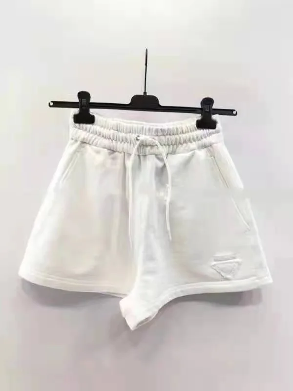 

1128222021 Summer New Fashion Classic Triangle Logo Brand Luxury Design Elastic High Waist Drawstring Casual Shorts Women P4