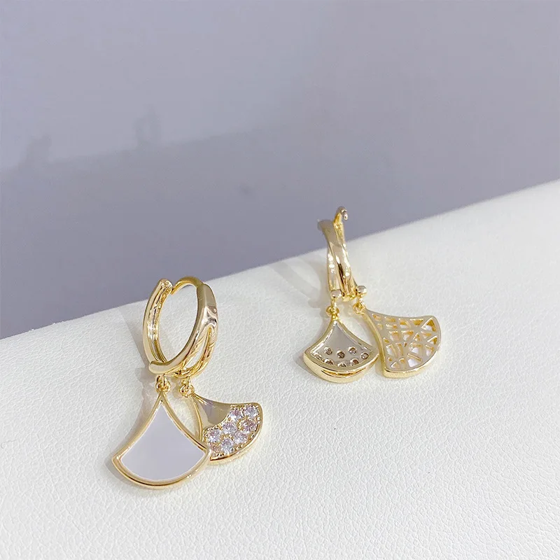 

Hot Sale Exquisite CZ Fan Shape Stud Earrings Unique Delicate Shell Earrings