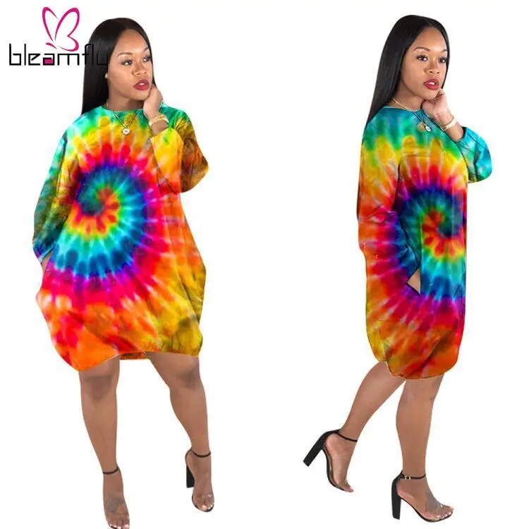 Летнее женское облегающее мини платье средней длины с круглым вырезом и длинными