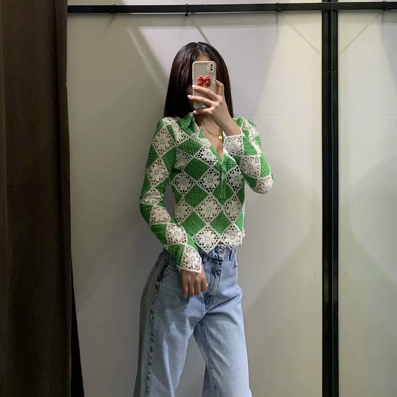

2021 Women's Fashion Sexy V-neck Hook Flower Hollow Out Geometry Pattern Single Row Buttons Petal Sleeve Weave Top