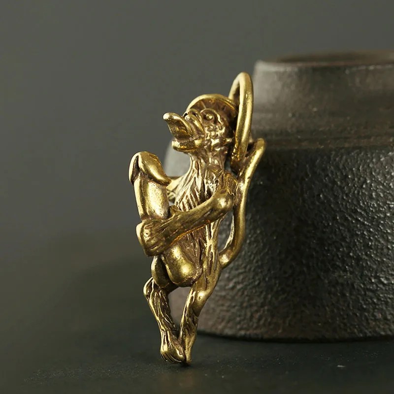 Латунный брелок с изображением озорной обезьянки большого гениталии для