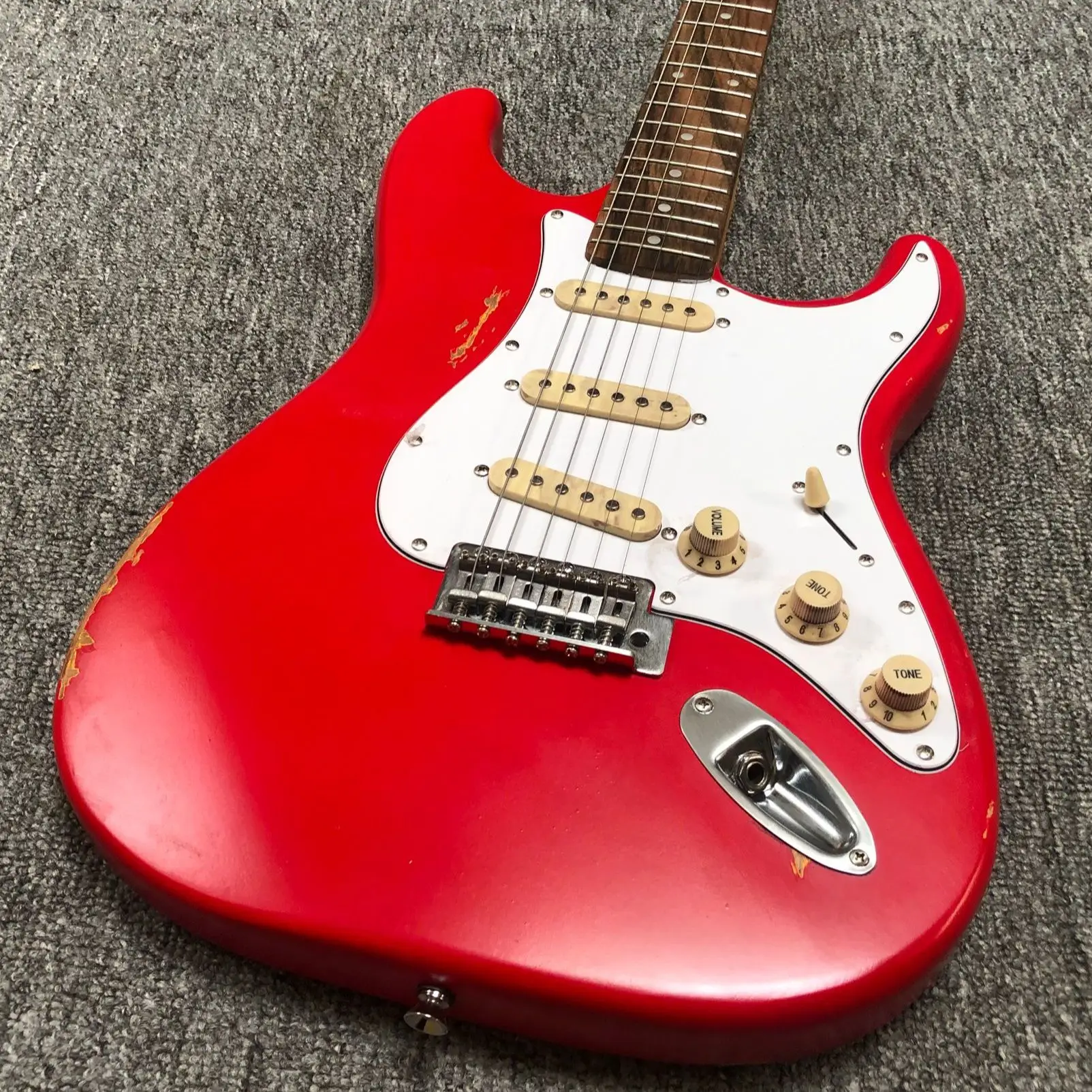 В наличии stratocaster-r custom body 6-струнная красная электрическая гитара старый рисунок