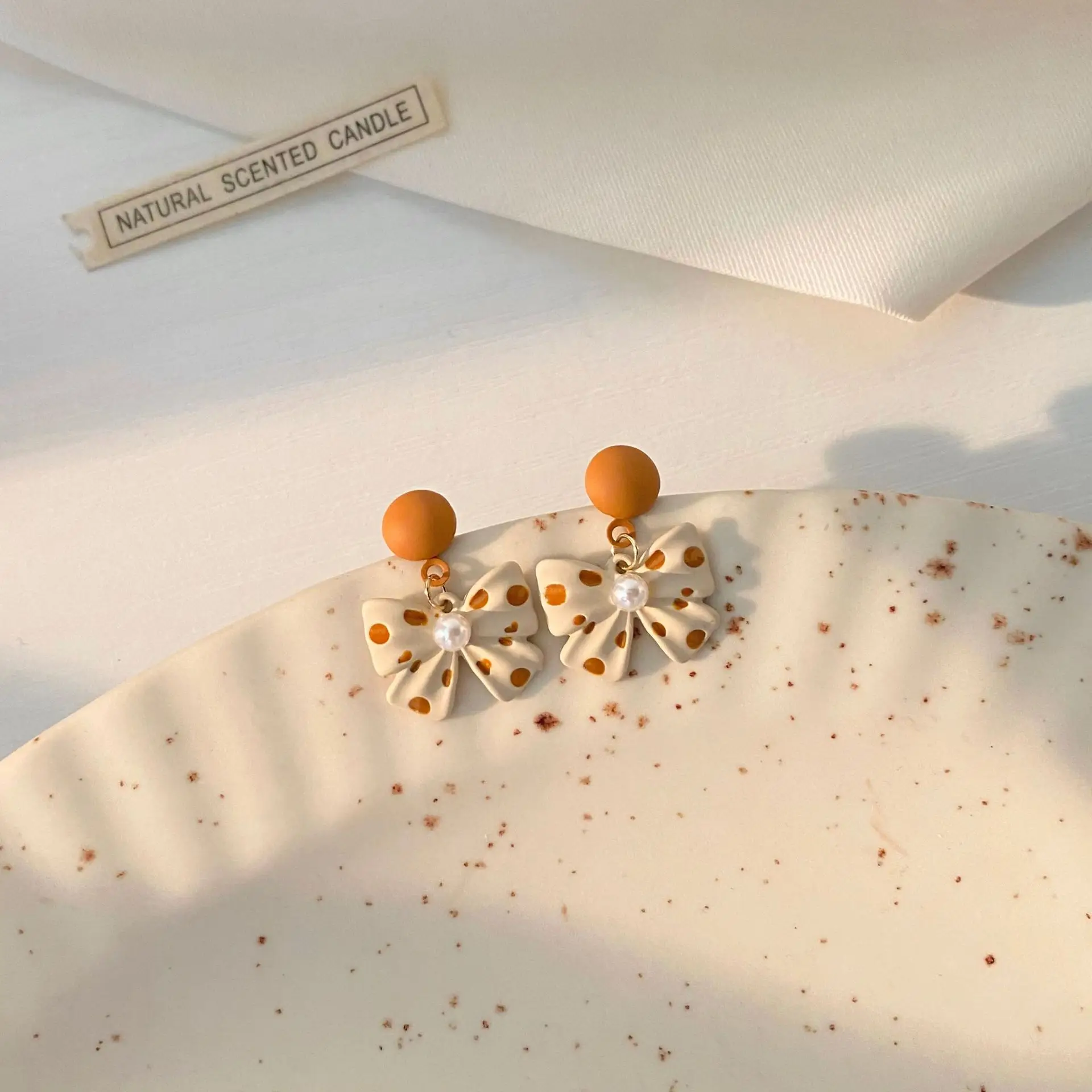 

Оранжевые серьги-клипсы с бантом, клипсы для ушей без отверстий, волнистые клипсы с бантом, серьги без пирсинга, серьга в стиле «минимализм» ...