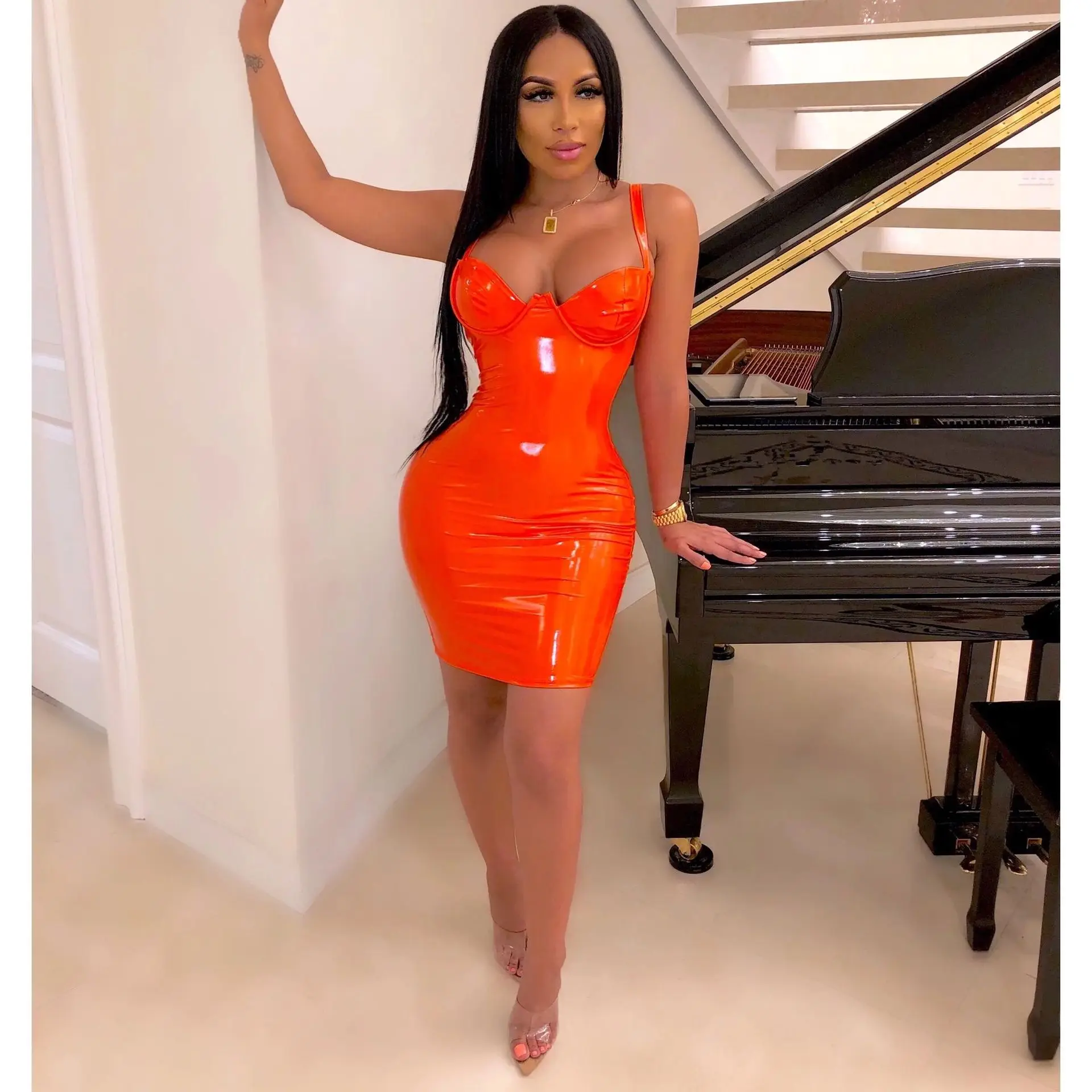 Женское облегающее мини платье из искусственной кожи оранжевое красное короткое