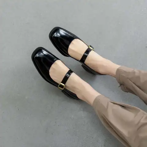 Женские туфли-лодочки из натуральной кожи с квадратным носком на среднем каблуке