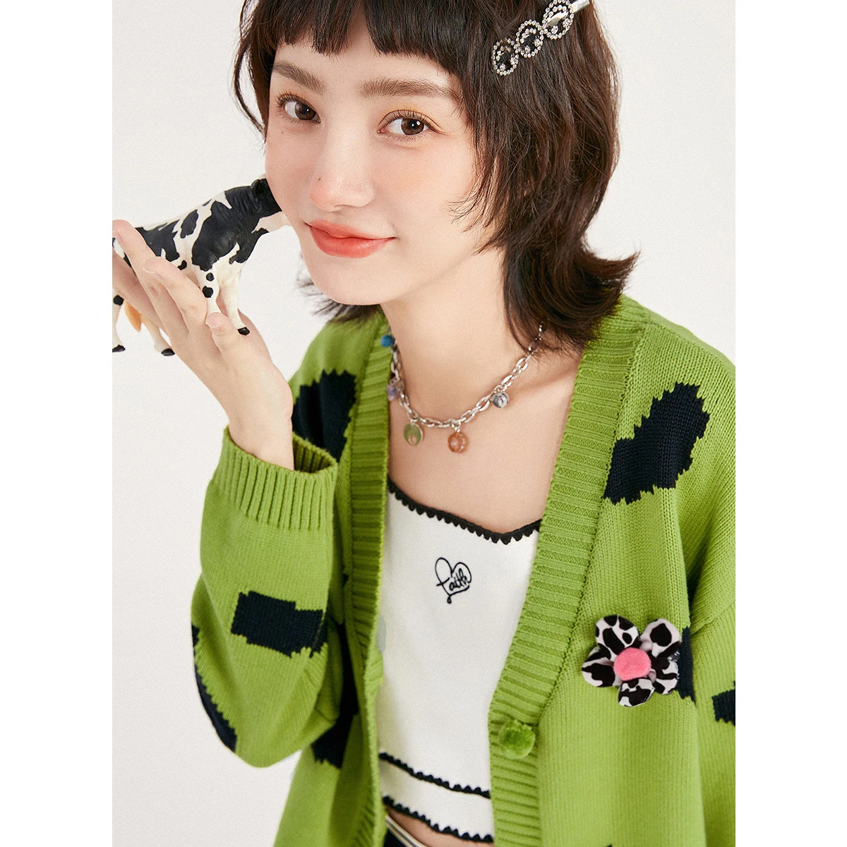 

Autumn Green Cardigan Sweet Dotted Women Sweater V-Neck Spring Femal Top Decorate With Removable Brooch