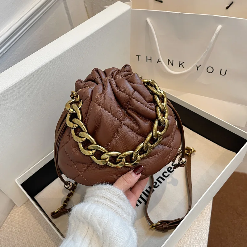

2021new Fashion Rhombus Thick Chain Shoulder Messenger Bucket Bag Ladies Autumn and Winter Simple Drawstring Fold Bag Female Bag