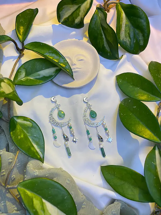 

Серьги с полумесяцем и зелеными драгоценными камнями, луна Лунная, искусственная, волшебный хиппи, Луна и звезда Небесный