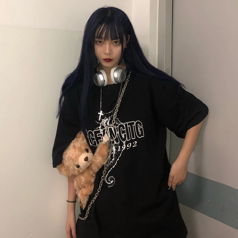 

Новинка 2019, летняя футболка INS Dark в стиле ретро с принтом странных девушек, потертых букв, свободная футболка с коротким рукавом в стиле бойф...