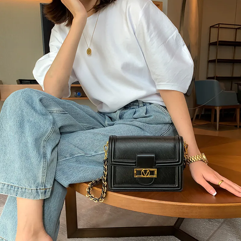 

Versatile postman bag 2020 new fashion women's bag crossbite small bag single shoulder portable chain armpit bag