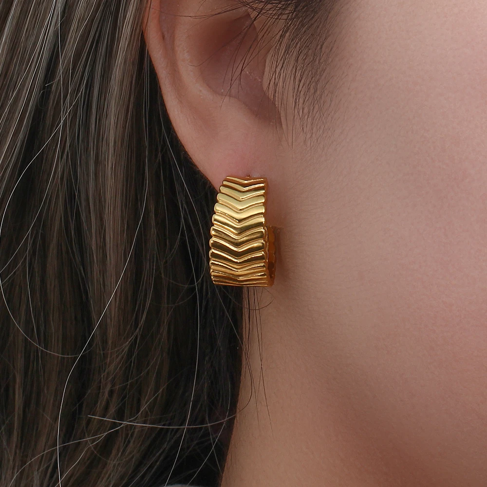 

2021 New Arrow Texture Gold Plated Hoop Earrings For Women New Statement Female Stainless Steel Earrings For Party