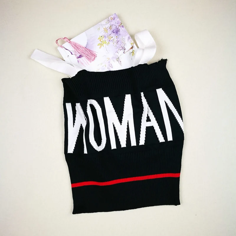 Женский укороченный топ HELIAR с v образным вырезом и надписью GENTLE WOMAN Клубные