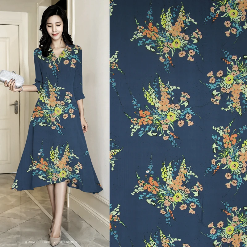 Цветы на темно-синем фоне из 100% шелка жоржета шелковая ткань SCG505 | Дом и сад