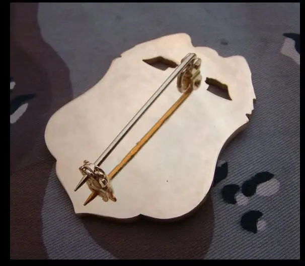 

Protective Operations Division Metal Badge Pure Copper Pin Badge No 943 Gift Cosplay Birthday Gift