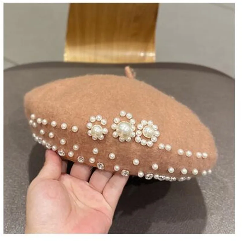 Женский шерстяной берет элегантный винтажный с жемчужинами и надписью теплый