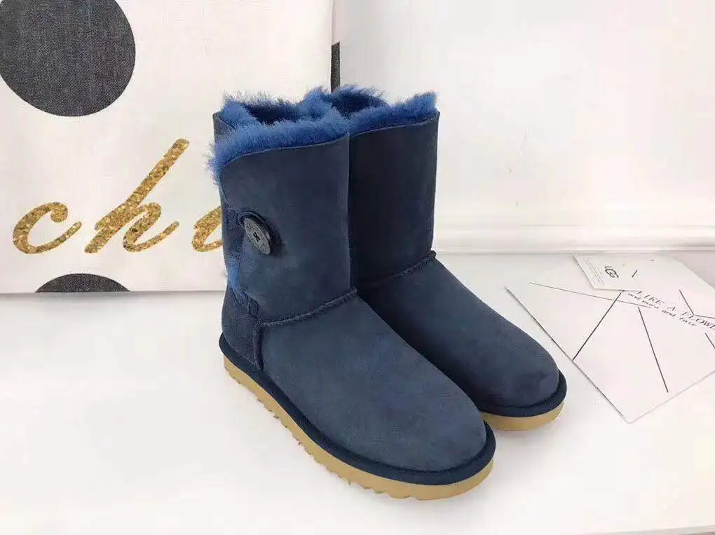 

Spot middle tube wood button women's classic snow boots 5803 fur one 2019 new snow boots wholesale