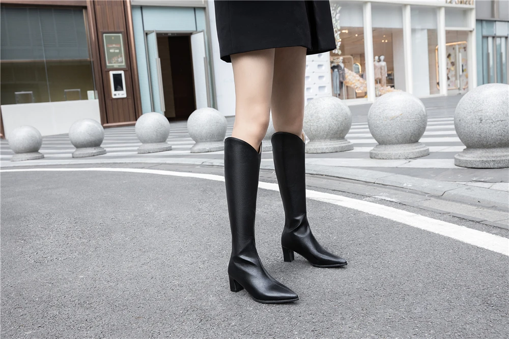 Модные сапоги до колена с острым носком; Женские однотонные высокие сапоги на молнии и толстом каблуке; botas mujer; сезон осень-зима; zapatos de mujer; размер 31 32