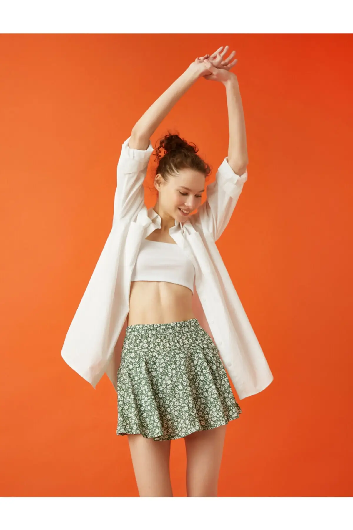 

Женская мини-юбка с зеленым цветком