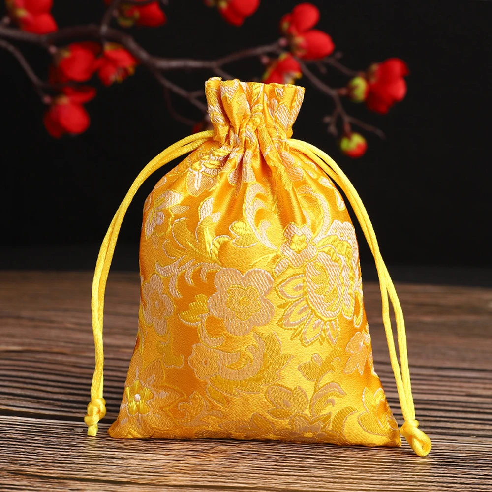 

Атласная вышитая подарочная сумка