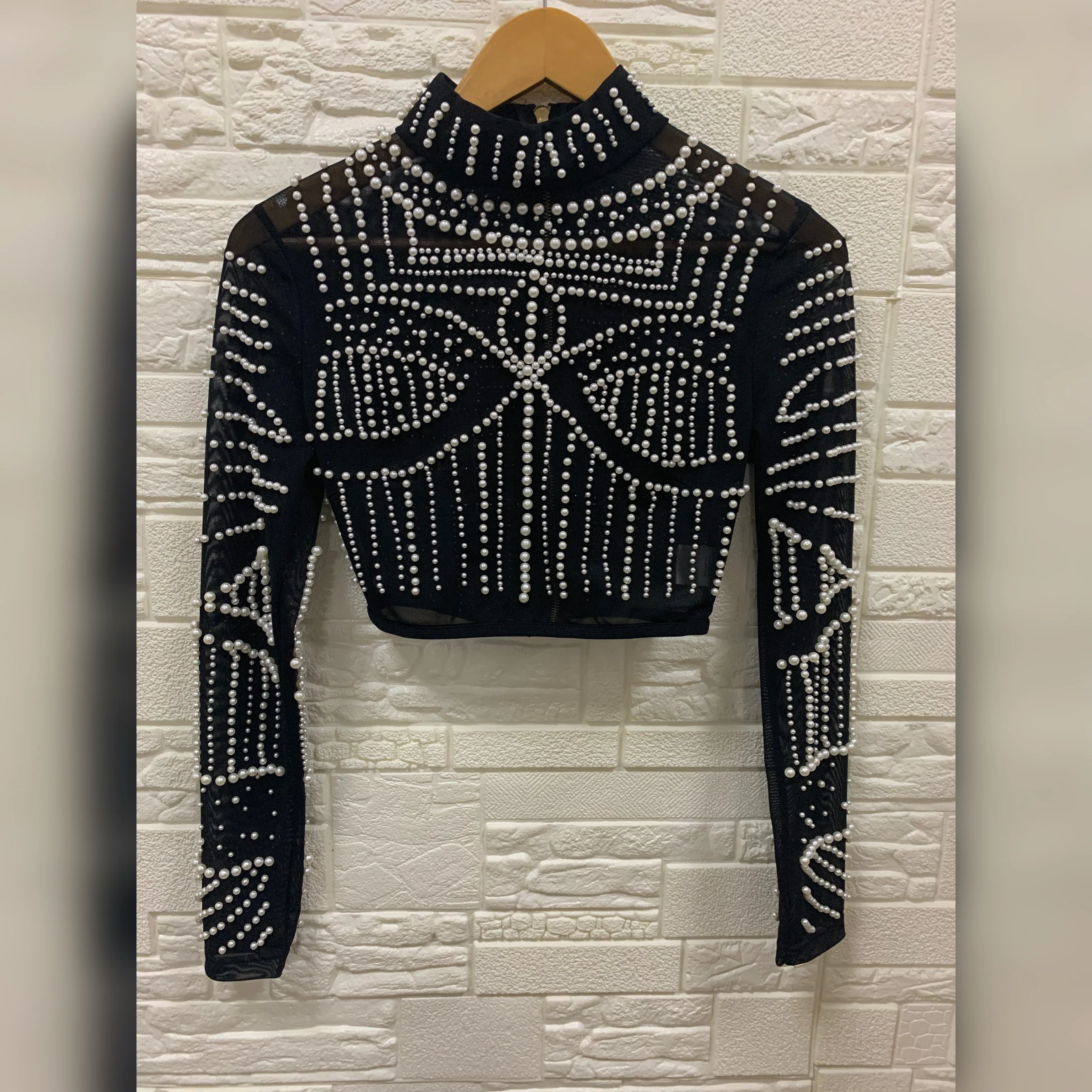 Комплект женский из двух предметов черный топ с жемчугом украшенный