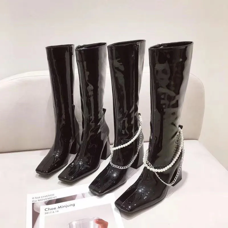 Сапоги женские из лакированной кожи на высоком каблуке с застежкой-молнией и