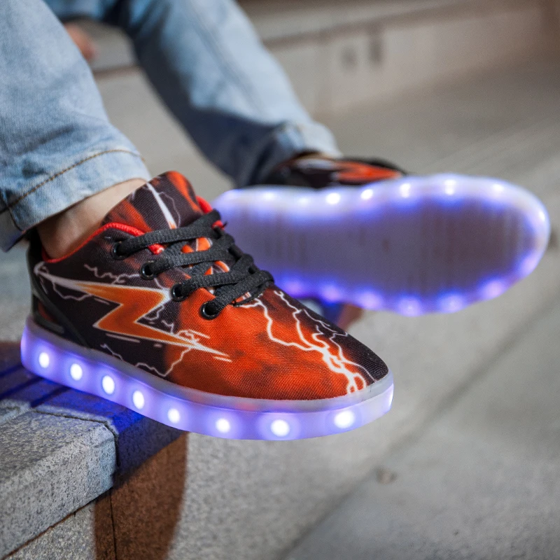 

Unisex Children LED Lighted Up Shoes USB Boys Sneakers with Luminous Sole School Girls Lightning Canvas Shoes Glowing Up D02133
