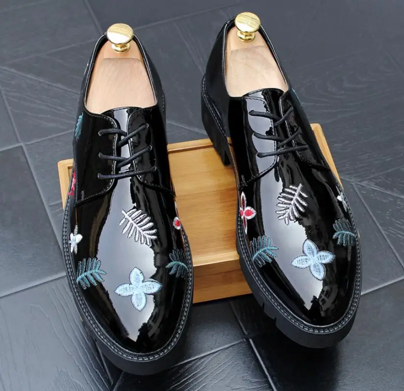 Мужские модельные туфли из лакированной кожи с вышивкой мужские деловые кожаные