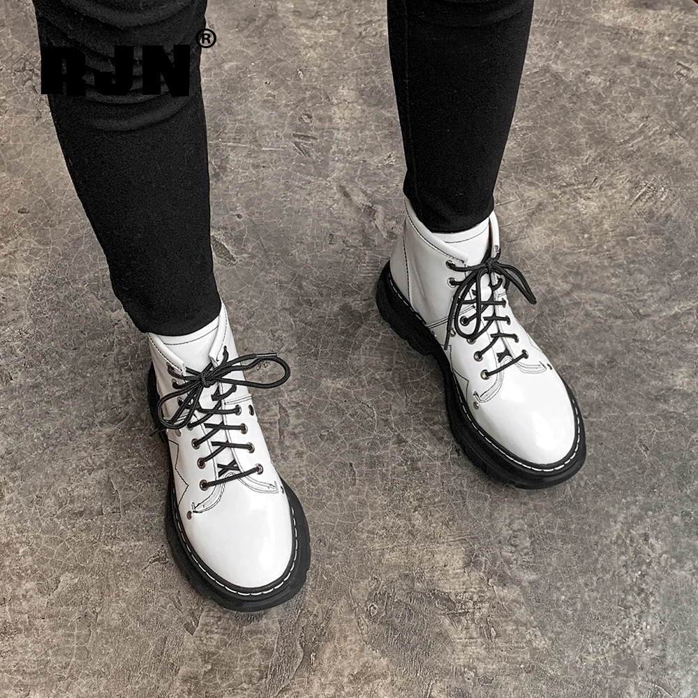 Jual RJN Bergaya Pergelangan Kaki Sepatu Bot Kulit Sapi Berkualitas Tinggi Round Toe Lace-Up Sepatu Wanita Musim Gugur Kasual Platform Sepatu Bot Hitam Dasar RO328