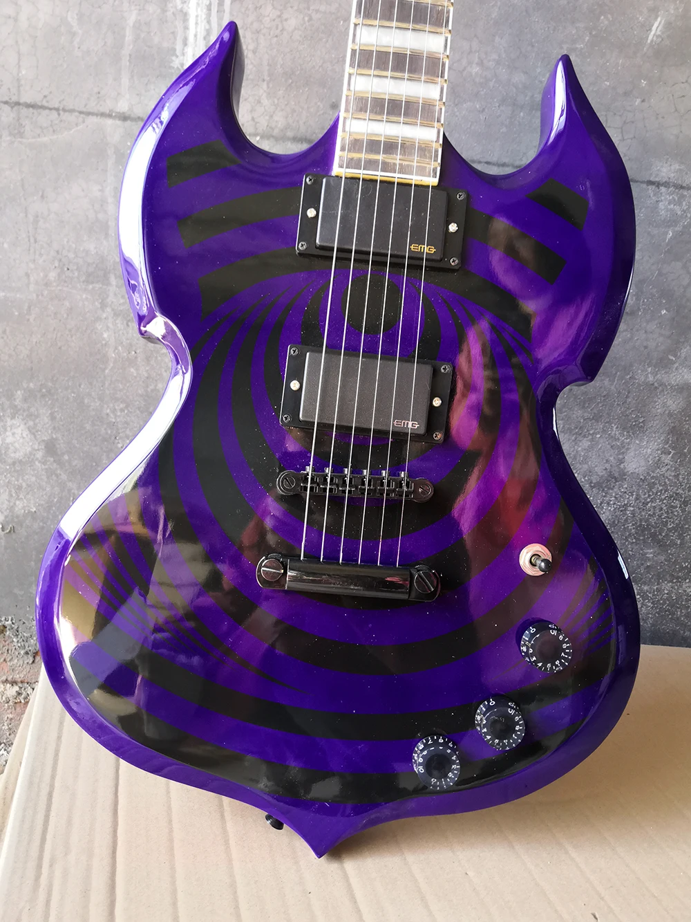 Бесплатная доставка 6 струн фиолетовая необычная электрическая гитара с