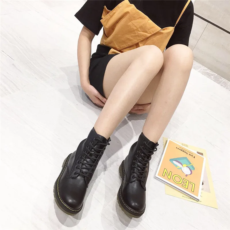 Bootee/ женские ботинки на низком каблуке; женские ботильоны; роскошные дизайнерские ботинки с круглым носком; женские короткие ботинки со шнуровкой в стиле рок