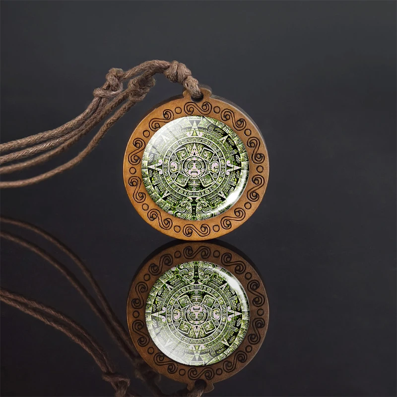 Ацтекское ожерелье с календарем древняя Мексика искусство стекло кабошон