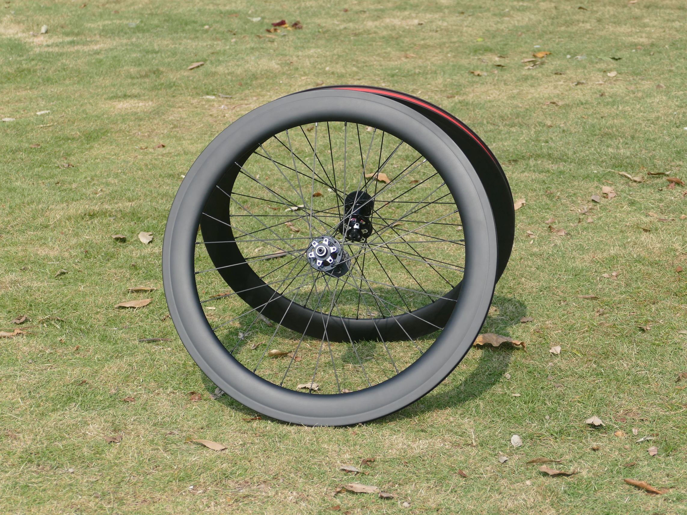 1 пара передняя ось 100*15 мм задняя 142*12