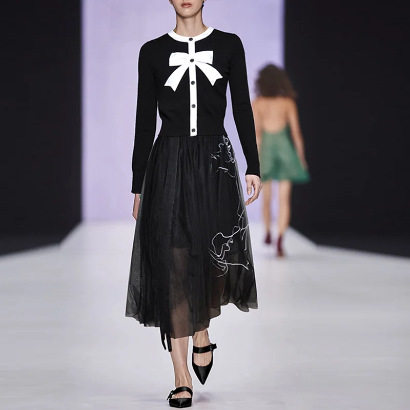 Женский вязаный кардиган с бантом черный и белый контрастных цветов воротником