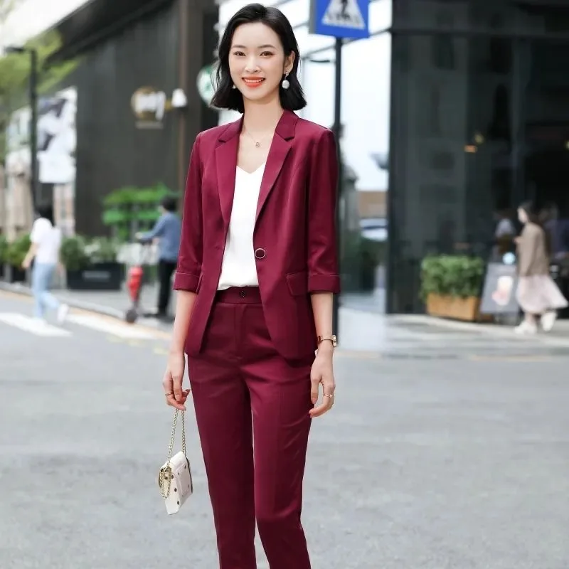 Женский однотонный пиджак на пуговицах с отложным воротником| |