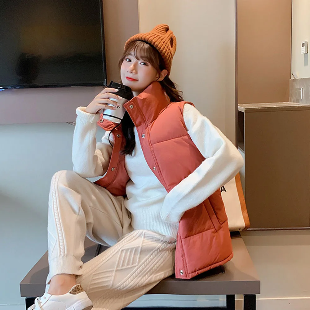 Женский стеганый жилет с воротником стойкой однотонный карамельных цветов на