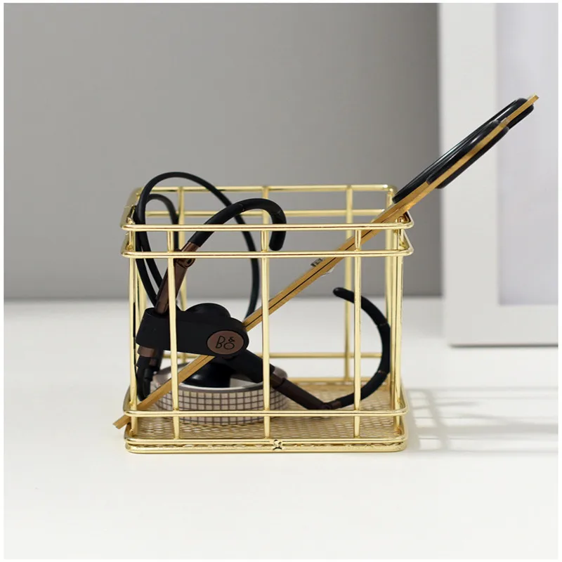 

Eyeliner Brush Set Storage Makeup Organizer Iron Art Nordic Rose Gold Basket Cup Dressing Table Makeup Cosmetic Organizer Box