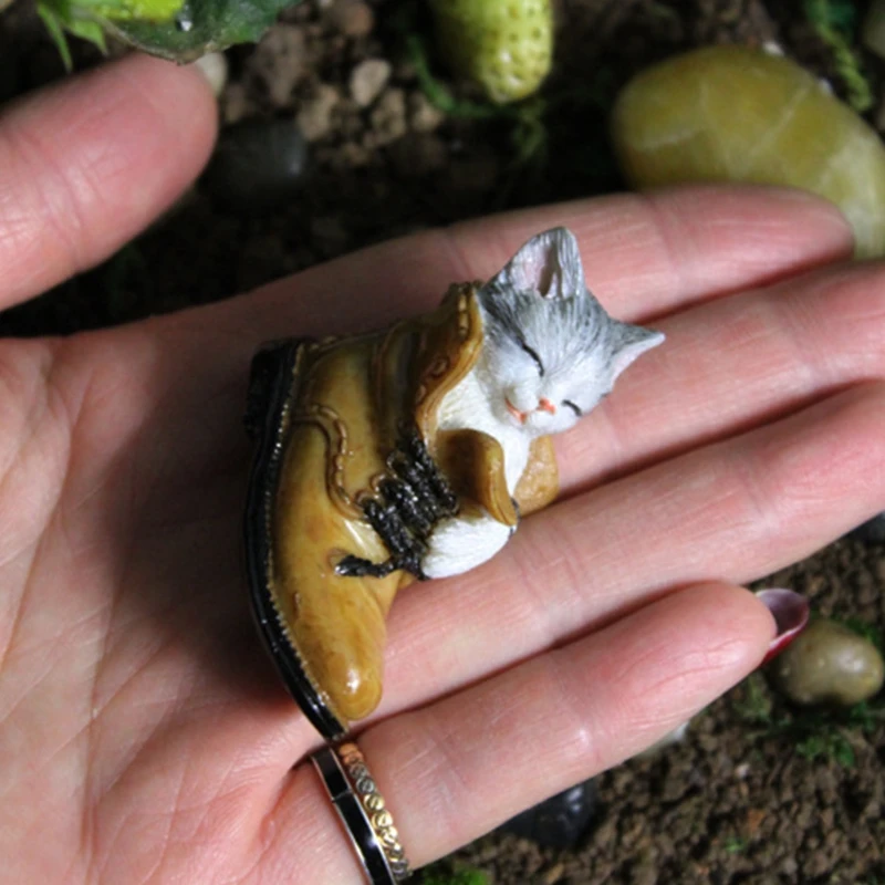 

LXAF Cute Cat lying Shoe Miniature Resin Micro Landscape Fairy Garden Accessories