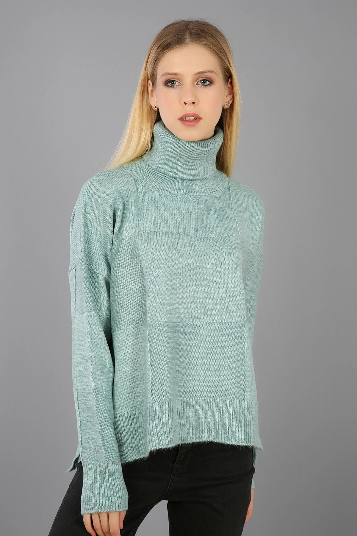 

FISHERMAN COLLAR SQUARE PATTERN KNITWEAR