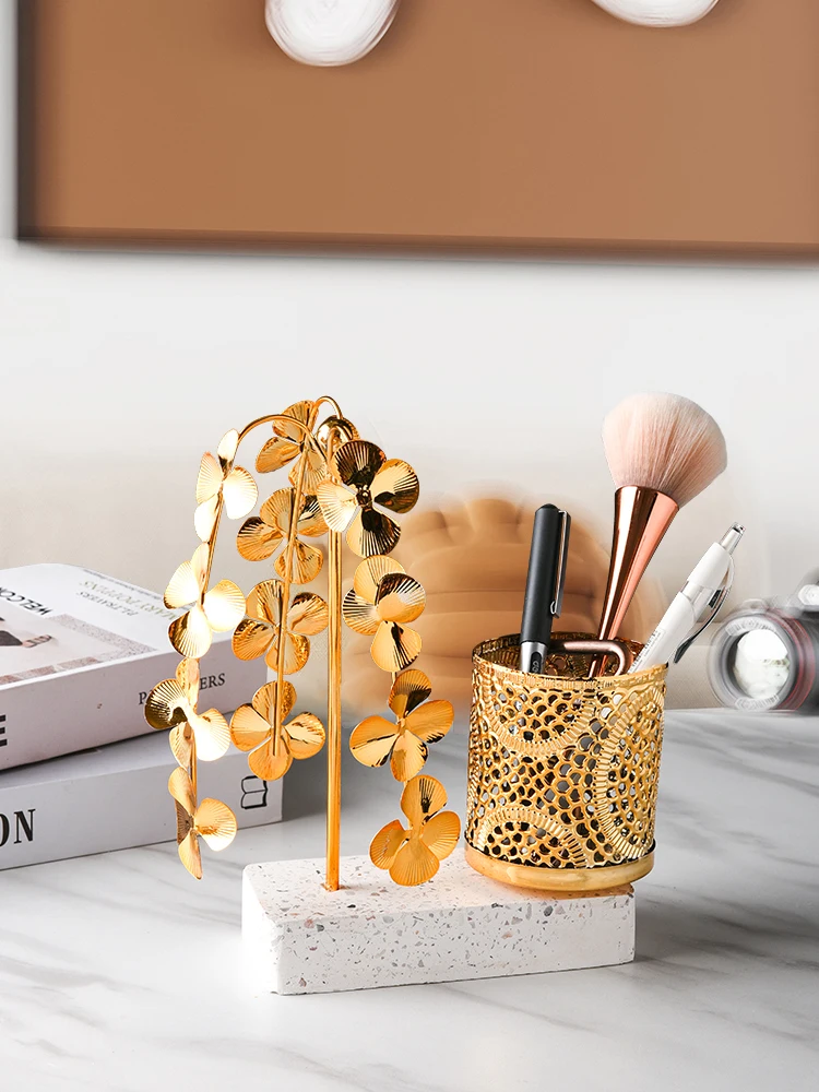

Creative iron pen holder desktop decoration office study living room porch bedroom light luxury high-end storage decorations