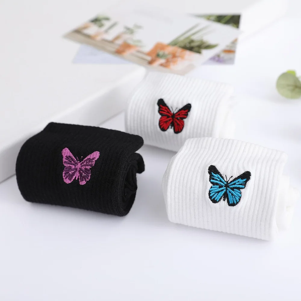 

New Fashion Butterfly Print Women's Socks Harajuku Vintage Streetwear Crew Sock Casual Black White Hip Hop Skateboard Long Sock
