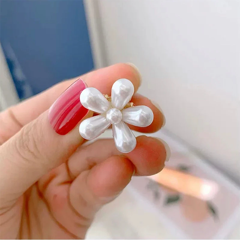

2020 New Fashion Mini Pearl Hair Claws for Women Korean Small Flower Clips Set Hair Accessories Gold Crab Girls Headwear Wedding