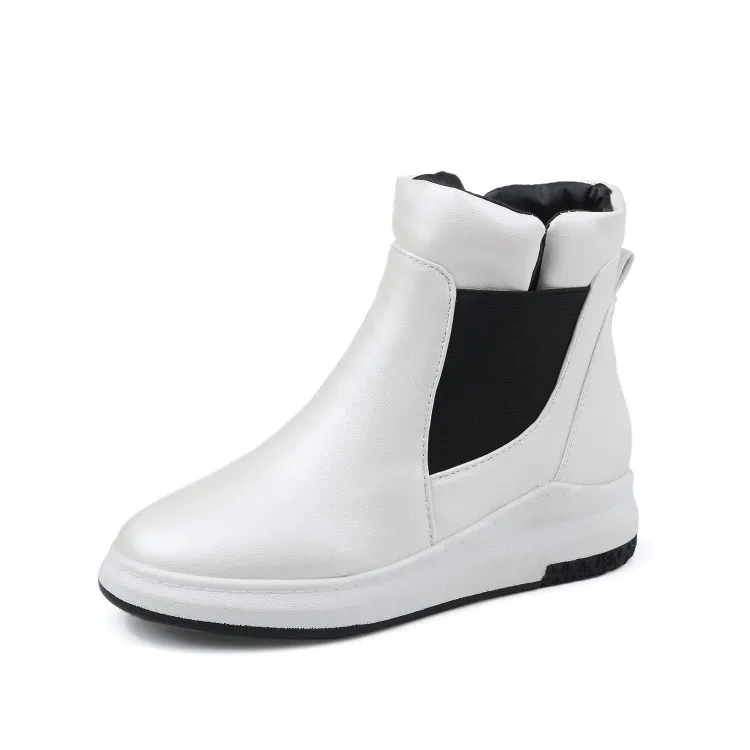 Европейцы и американцы большого размера делают снежные сапоги с круглой