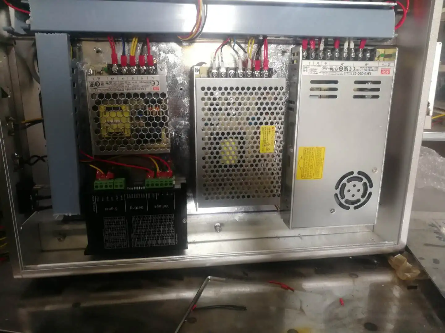 Оптоволоконная лазерная маркировочная машина 20 Вт/30 Вт/50 Вт металлический гравер